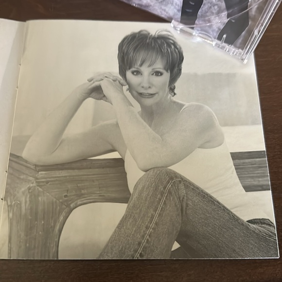 Reba Greatest Hits Volume III I’m a Survivor - Picture 8 of 14